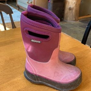 Kids little girl Bogs size 8